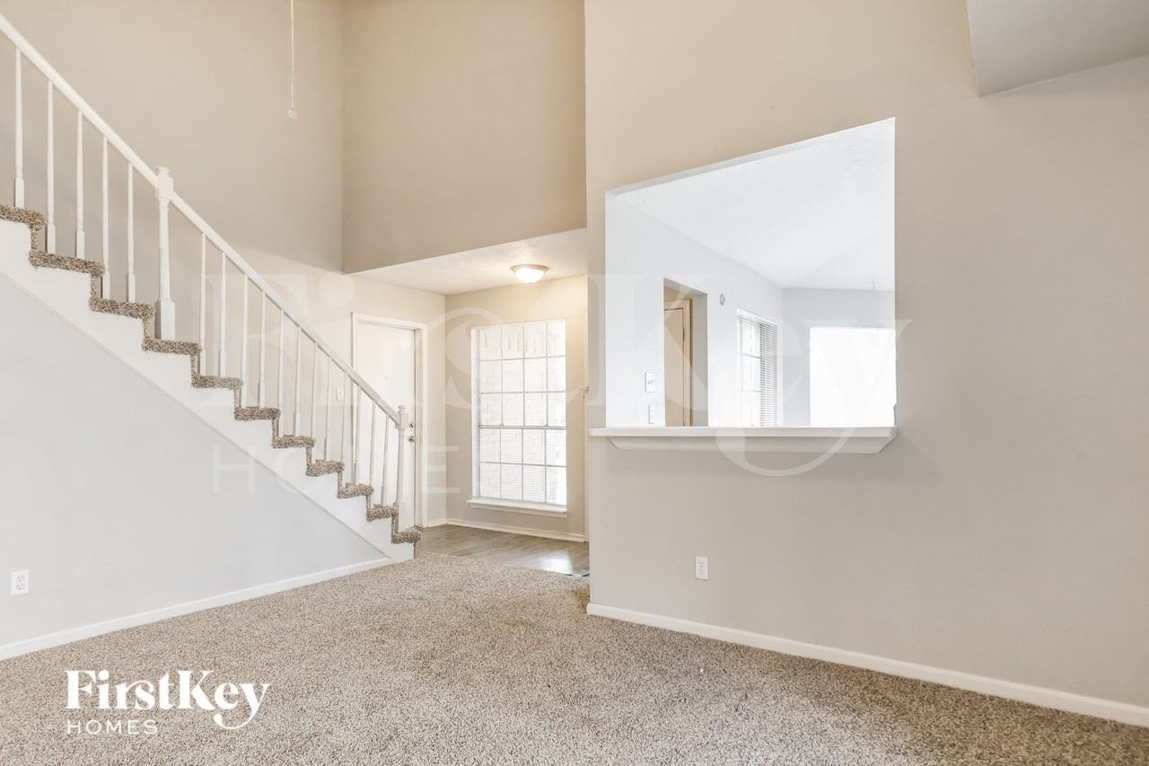 3815 Derbyhall Dr - Photo 5 of 16