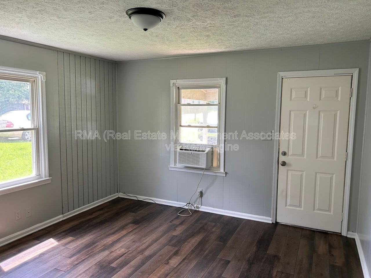 1111 Dewey St #B - Photo 2 of 5