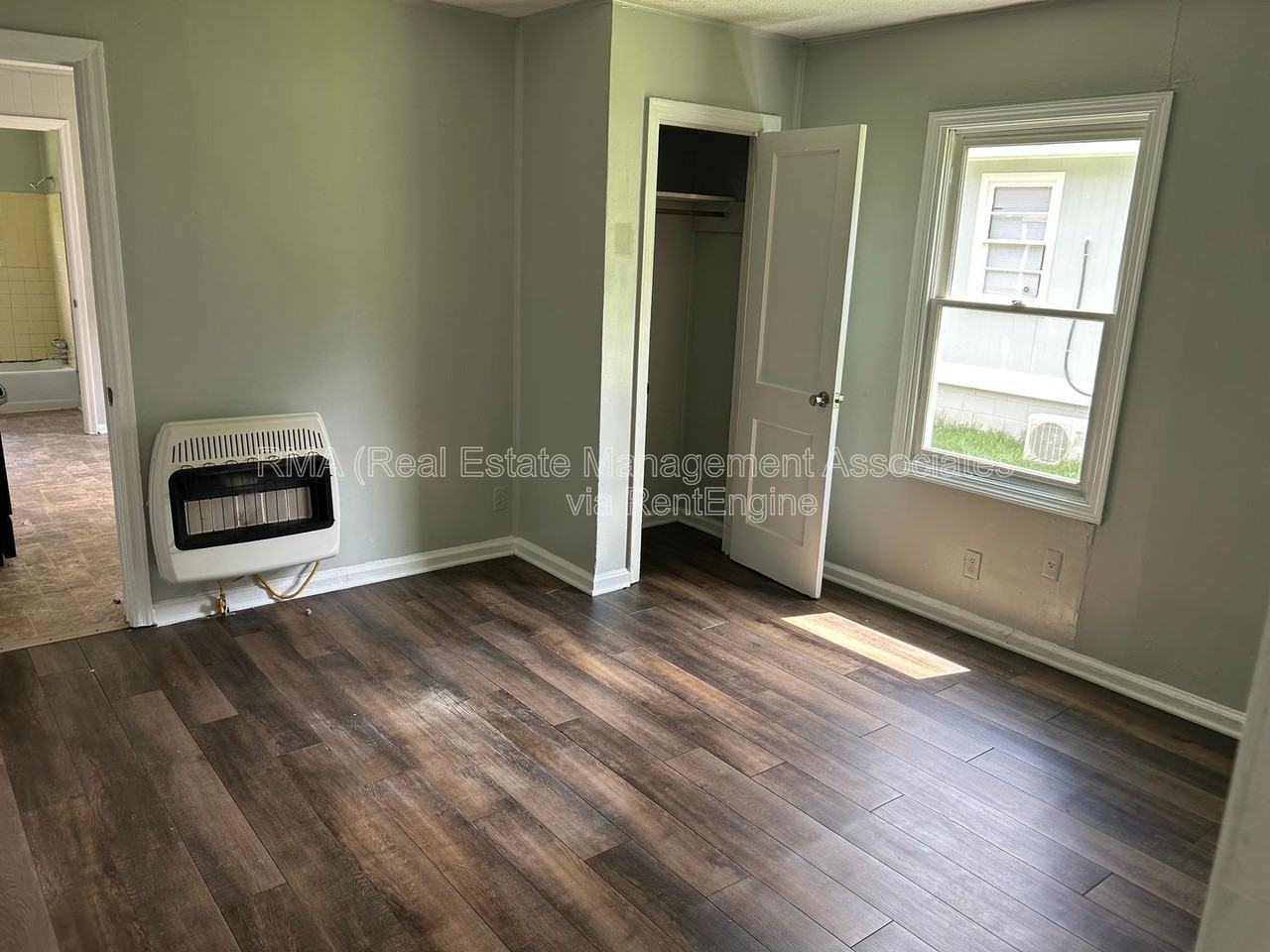 1111 Dewey St #B - Photo 3 of 5