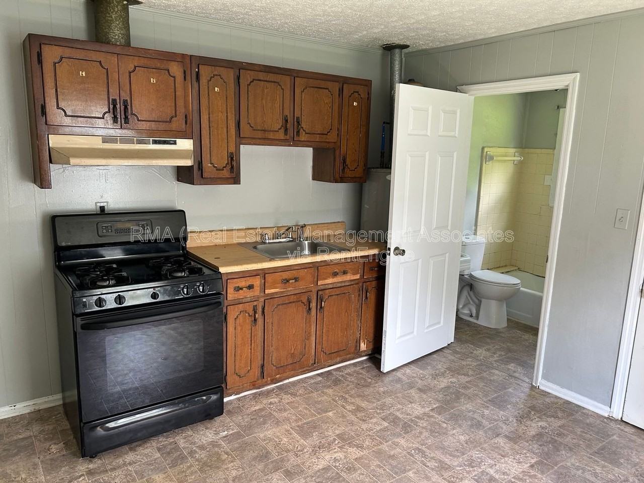 1111 Dewey St #B - Photo 5 of 5