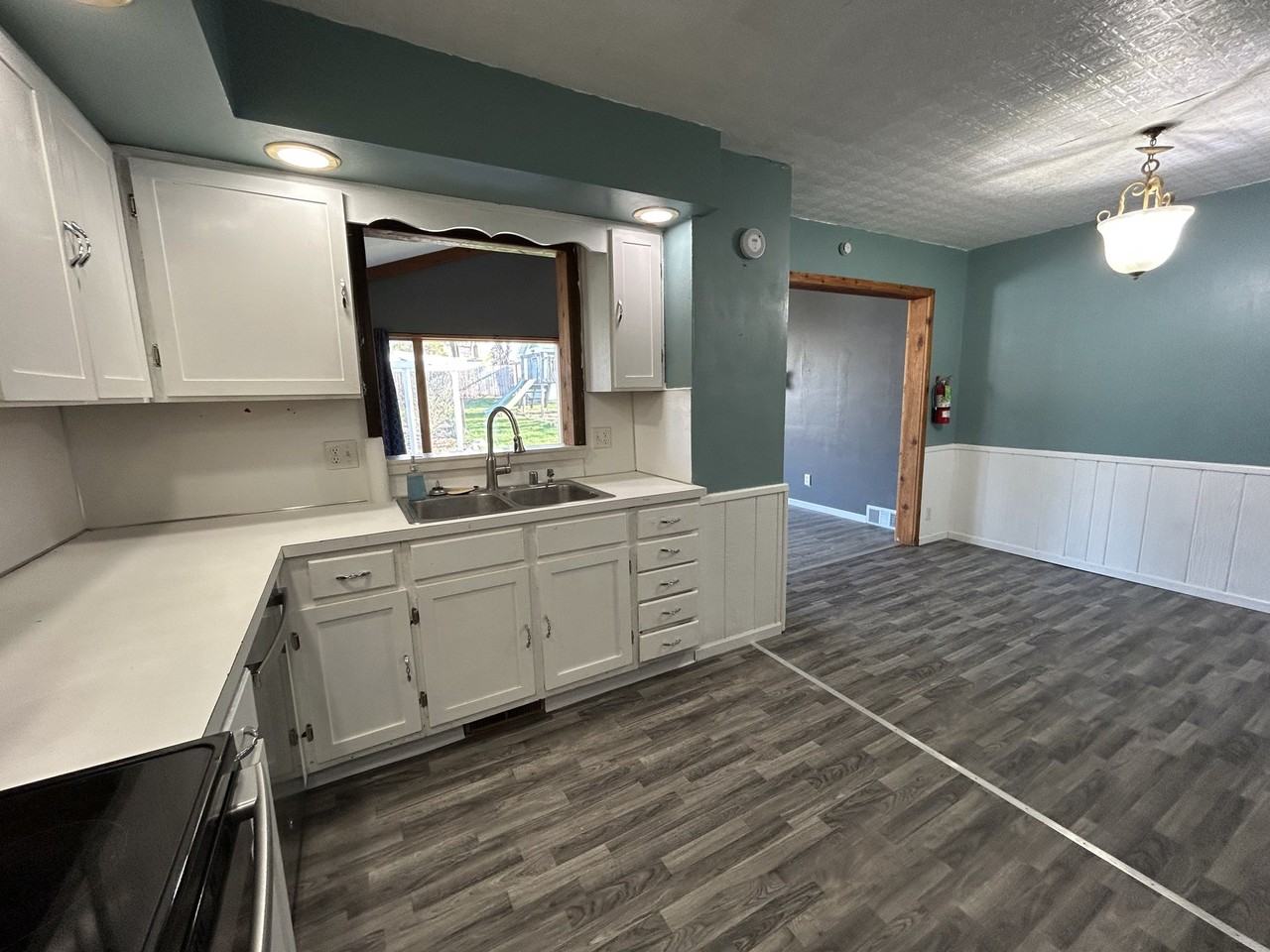225 Bates St - Photo 3 of 16