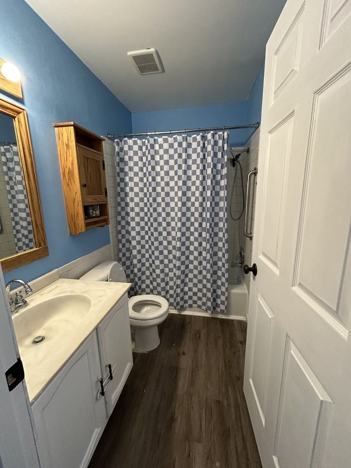 225 Bates St - Photo 5 of 16
