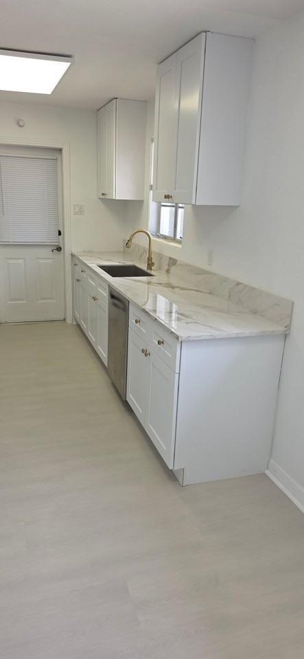 1047 Japonica Ln - Photo 2 of 17