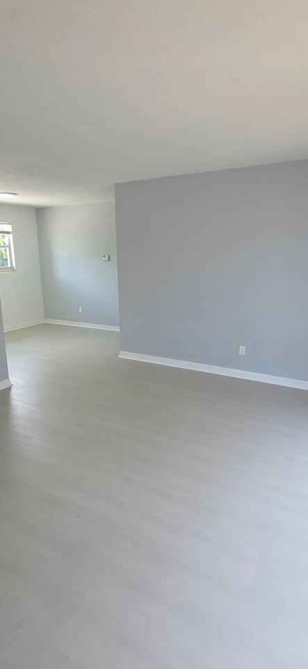 1047 Japonica Ln - Photo 6 of 17