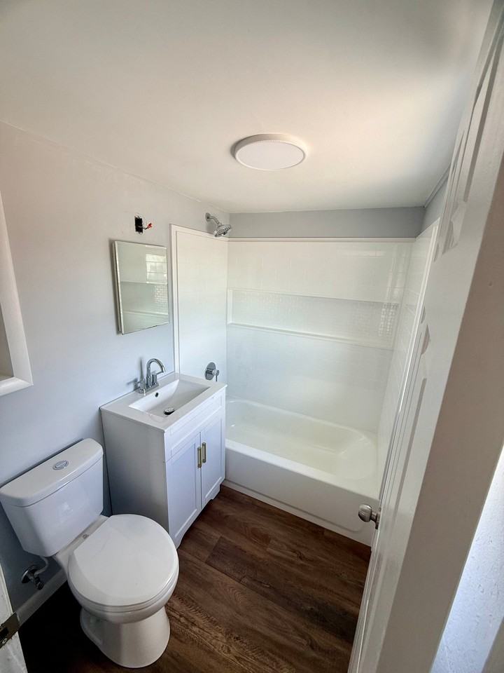 222 W Washington St #7 - Photo 5 of 8