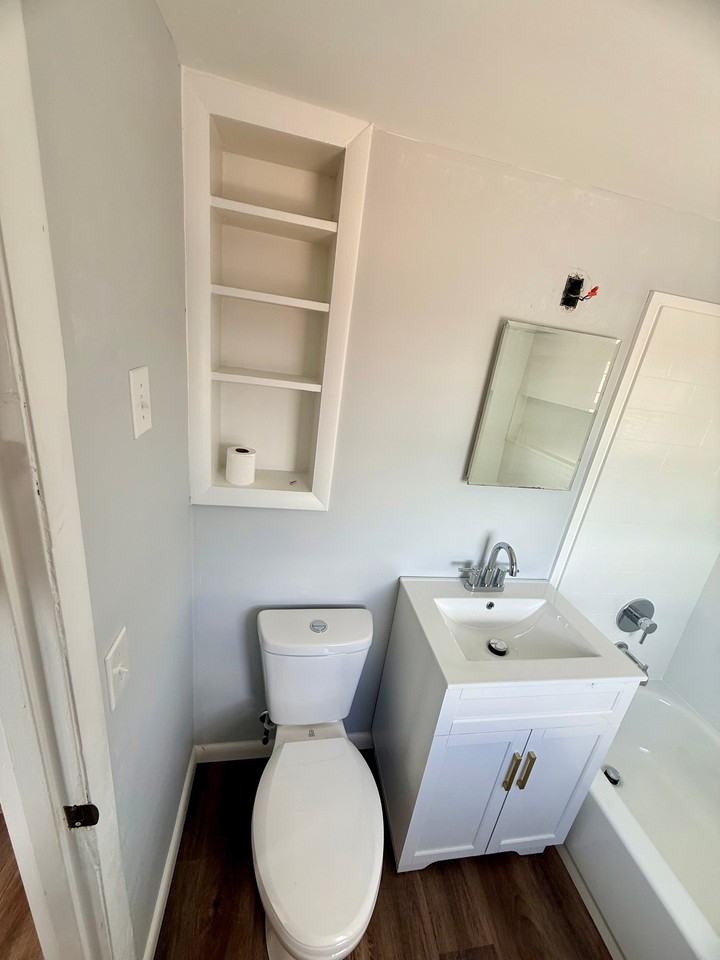 222 W Washington St #7 - Photo 6 of 8