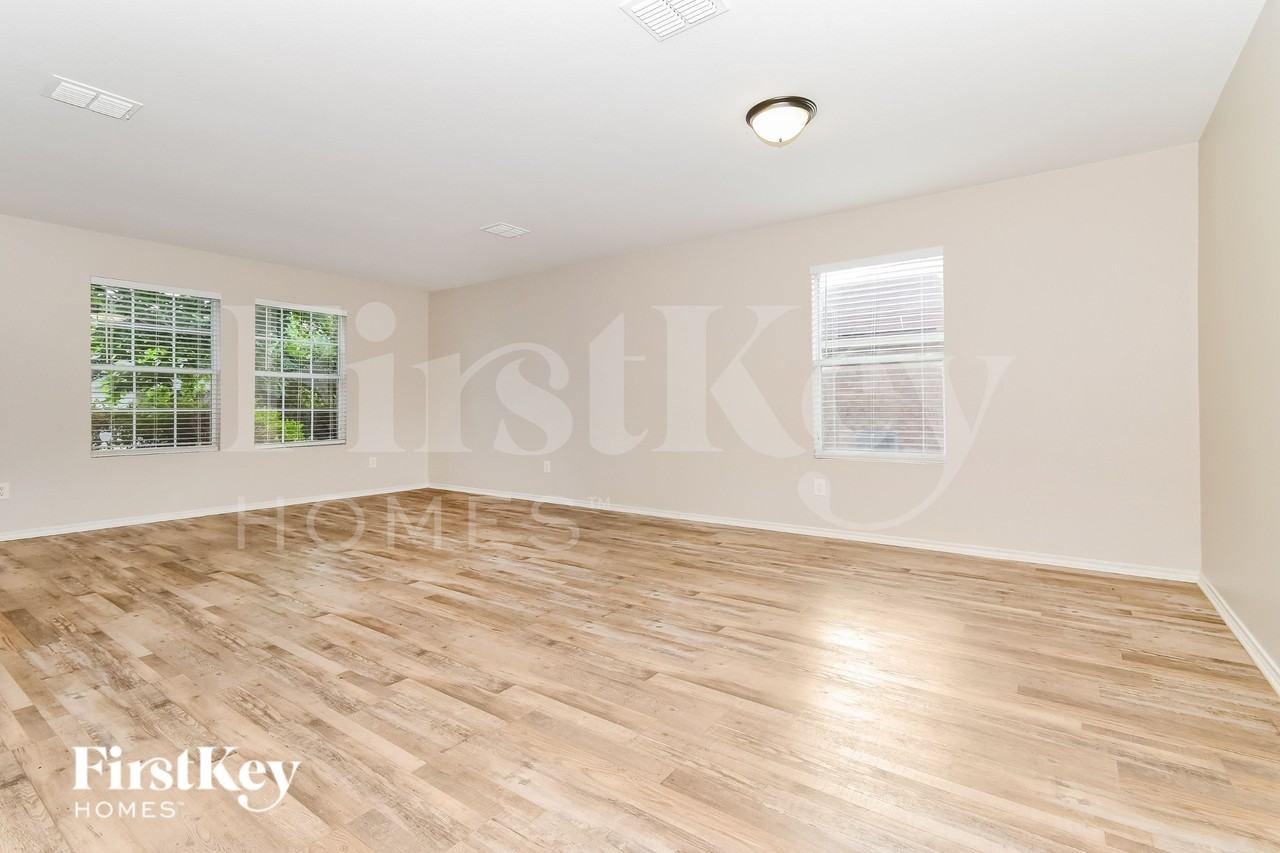 2801 Spencer Cir - Photo 2 of 19