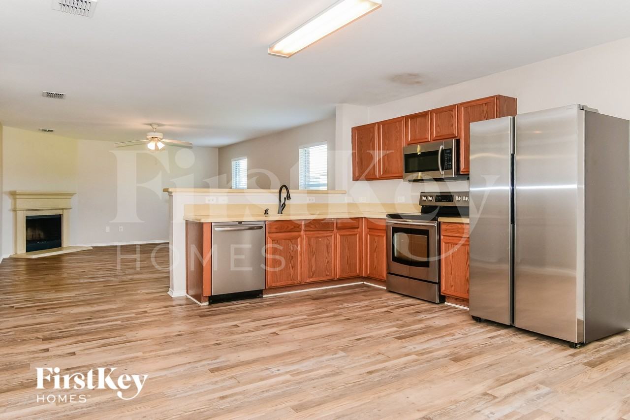 2801 Spencer Cir - Photo 4 of 19