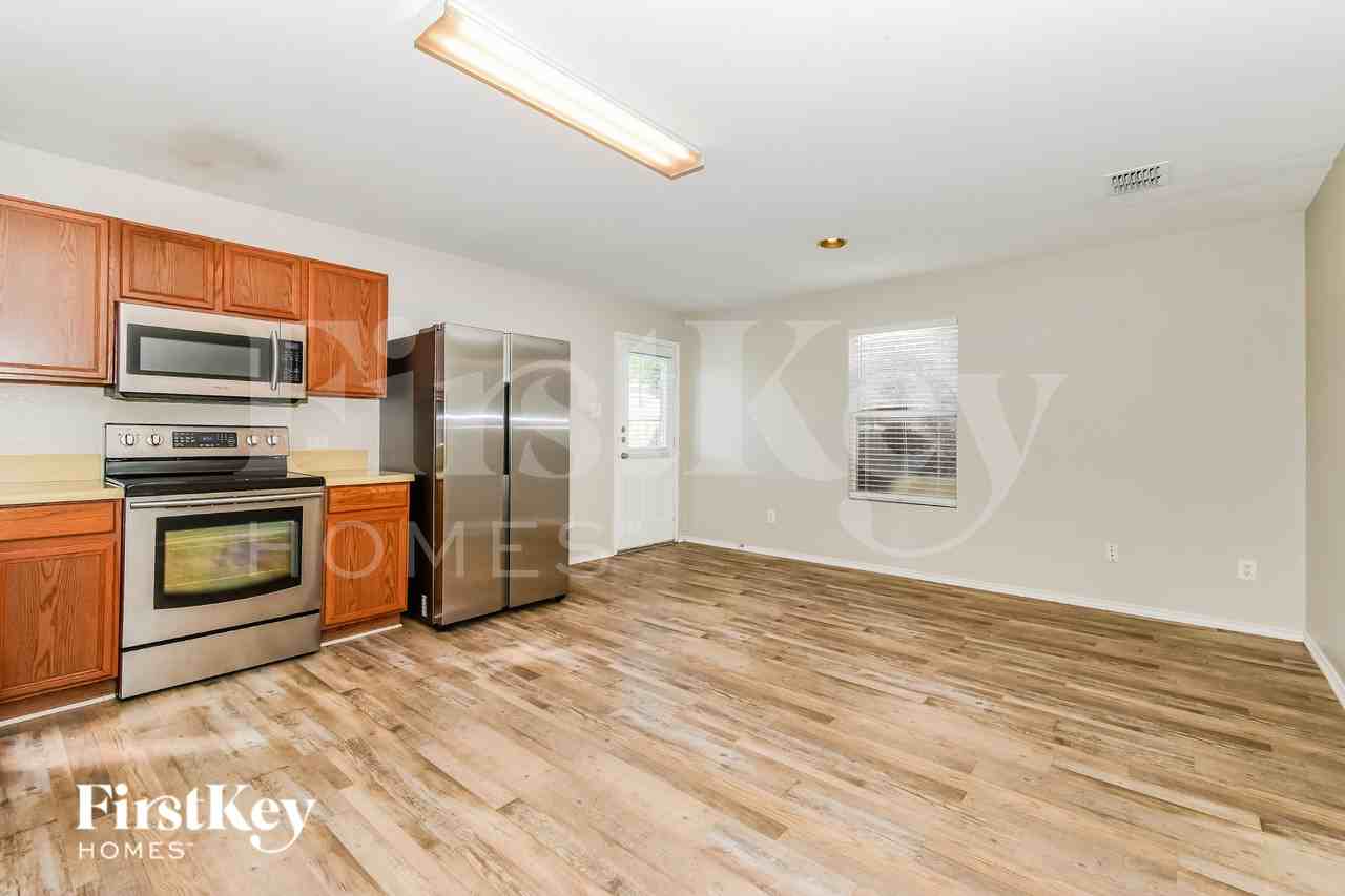 2801 Spencer Cir - Photo 5 of 19