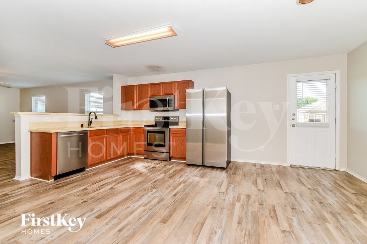 2801 Spencer Cir - Photo 6 of 19