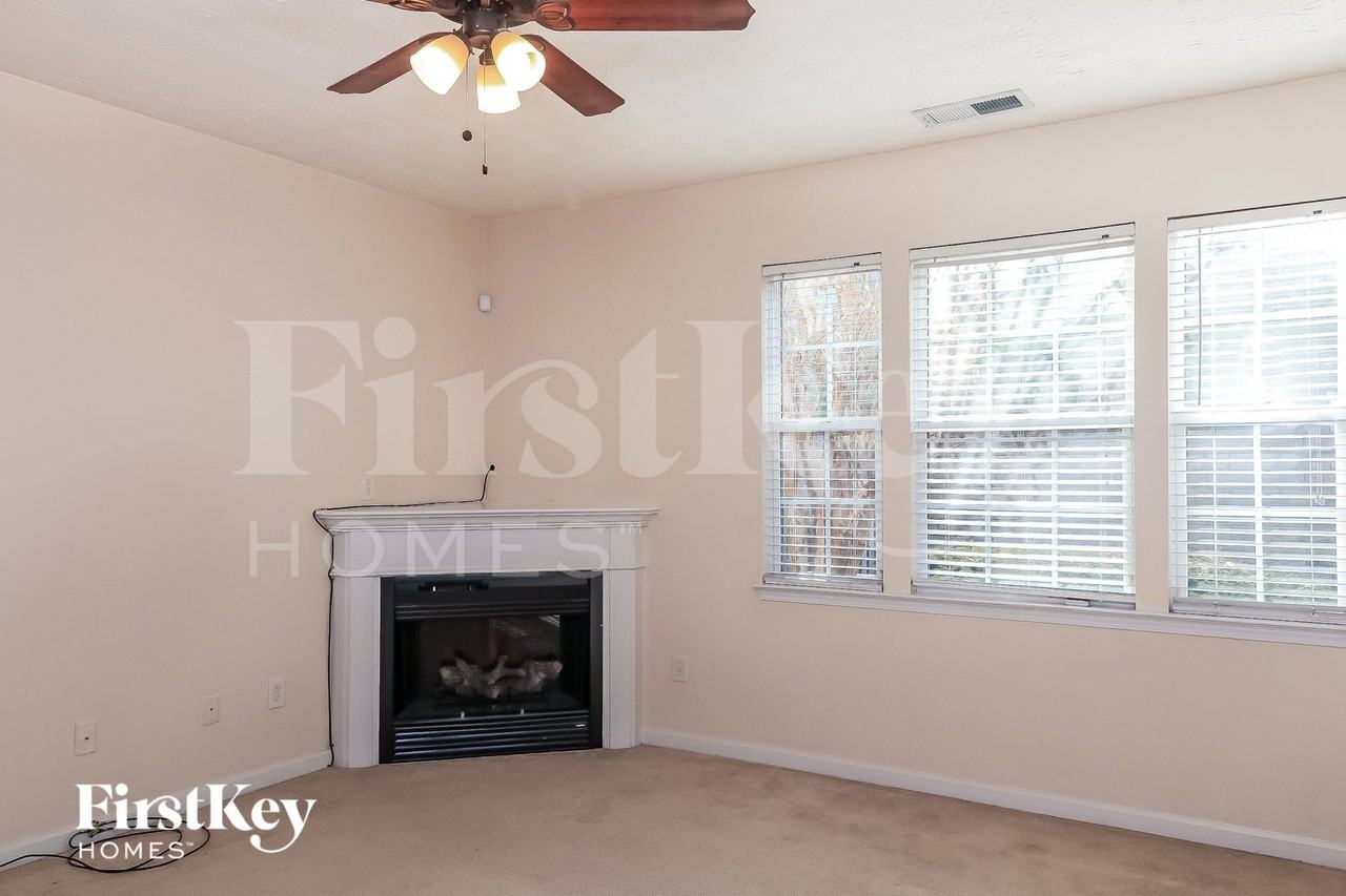 2267 Baker Station Dr - Photo 4 of 15