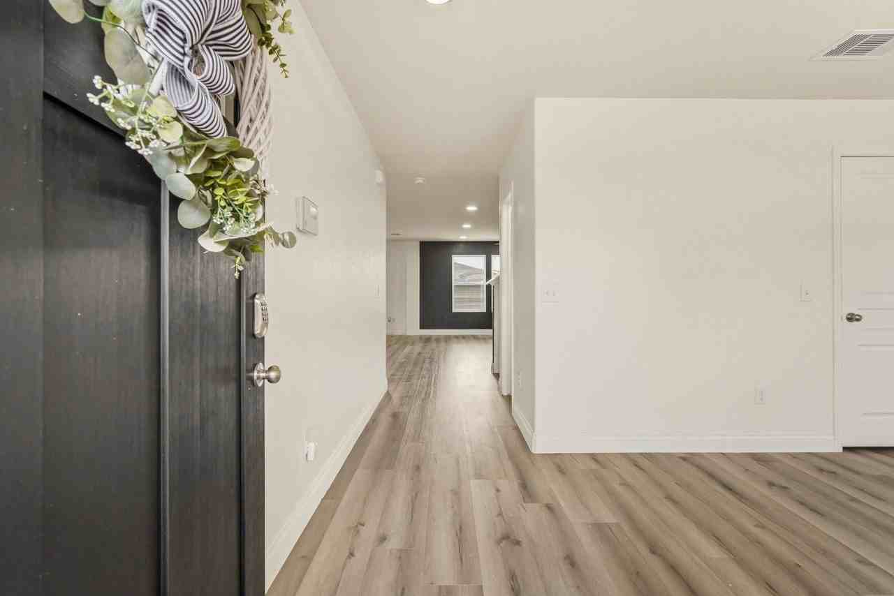 6810 Cortenridge Ln - Photo 4 of 27