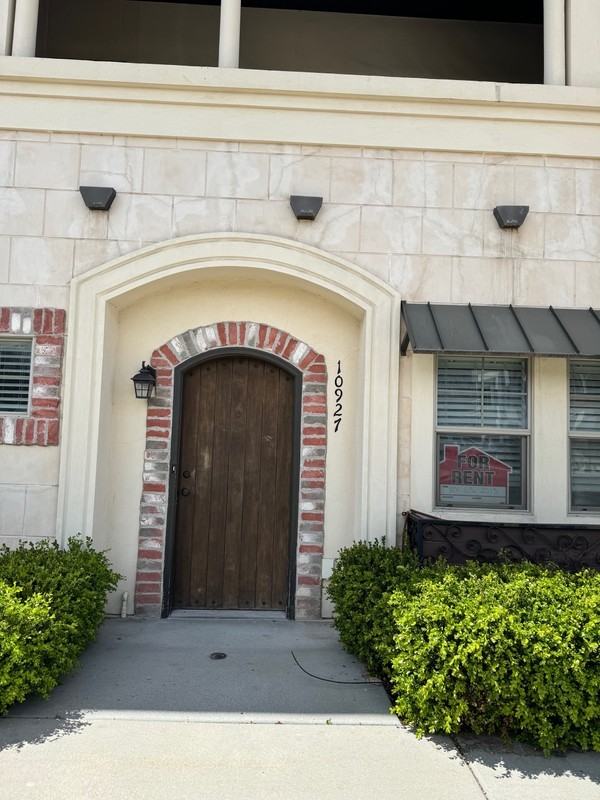10927 N Town Center Blvd - Photo 4 of 50