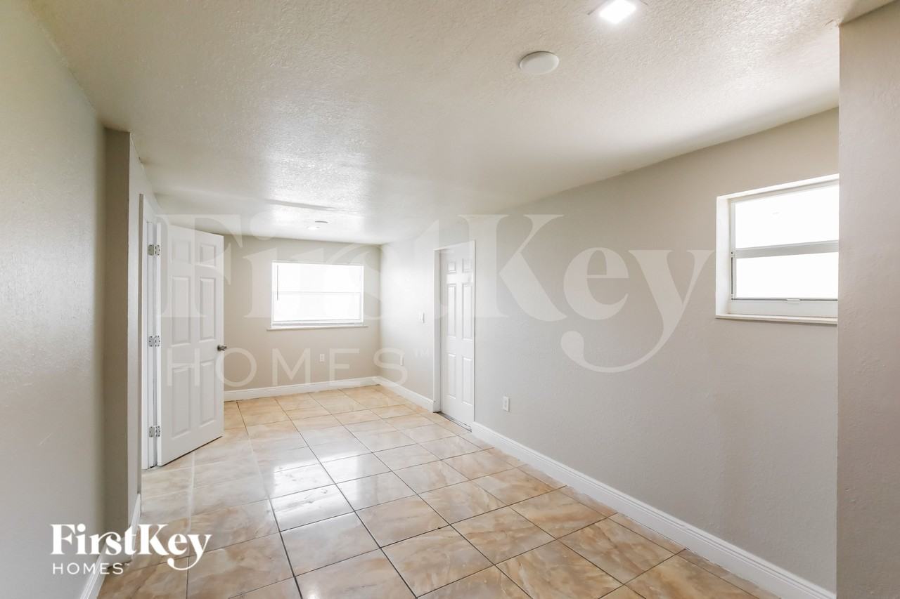 1900 Nw 187th St - Photo 4 of 19
