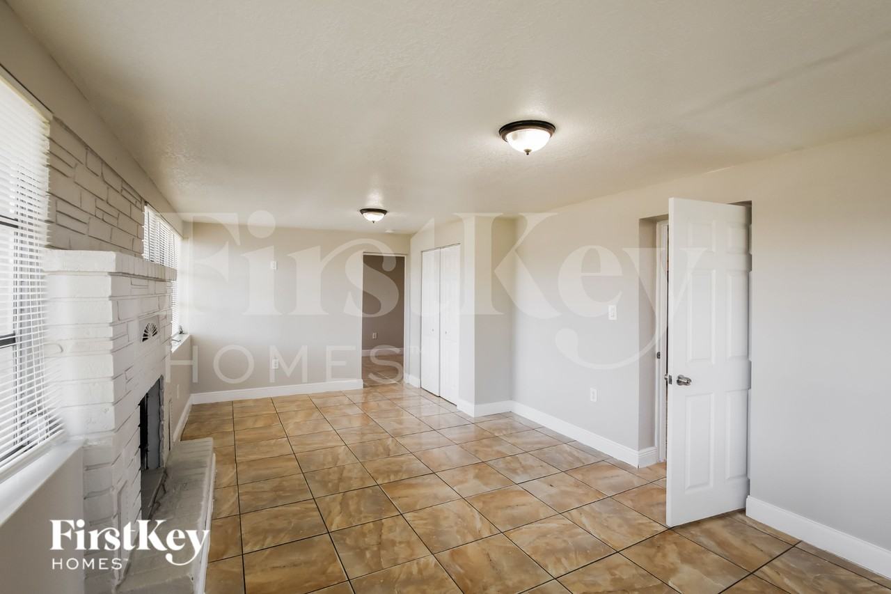 1900 Nw 187th St - Photo 6 of 19