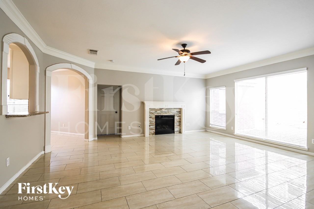 18222 Noble Forest Dr - Photo 3 of 19