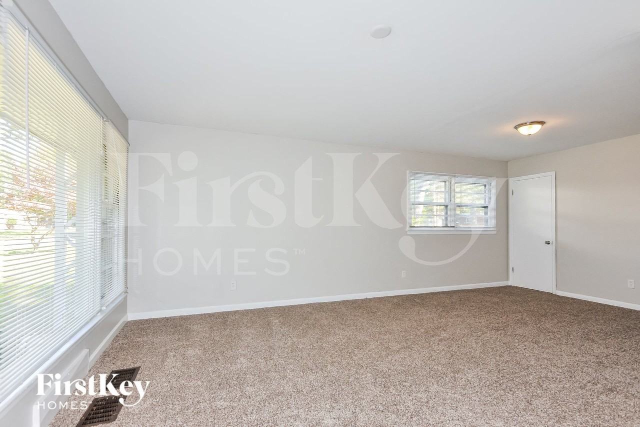 170 Saint Edward Ln - Photo 3 of 15