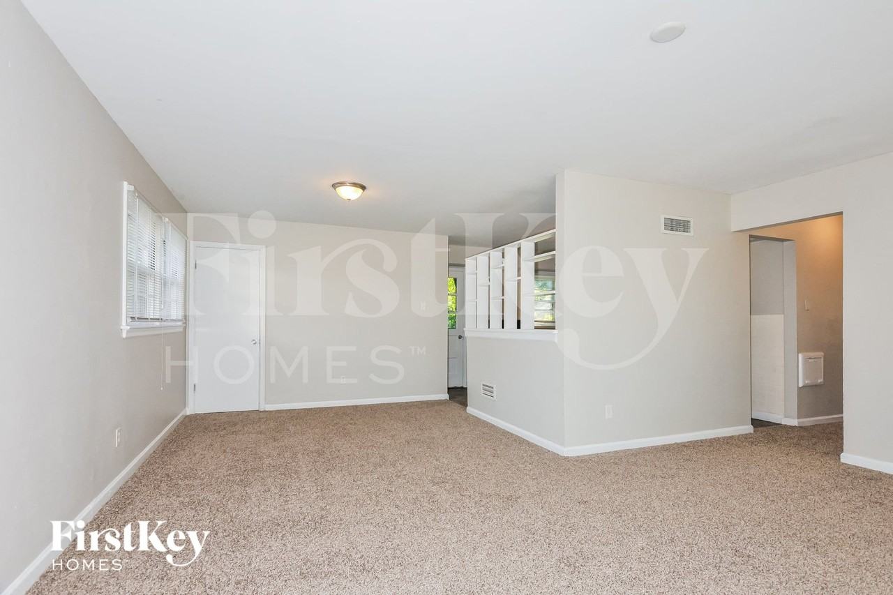 170 Saint Edward Ln - Photo 4 of 15