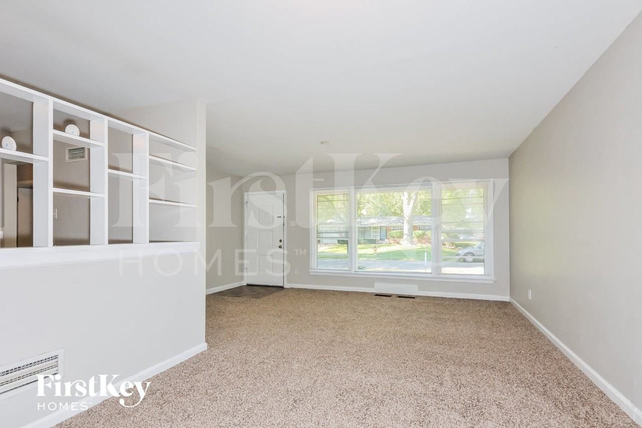 170 Saint Edward Ln - Photo 5 of 15
