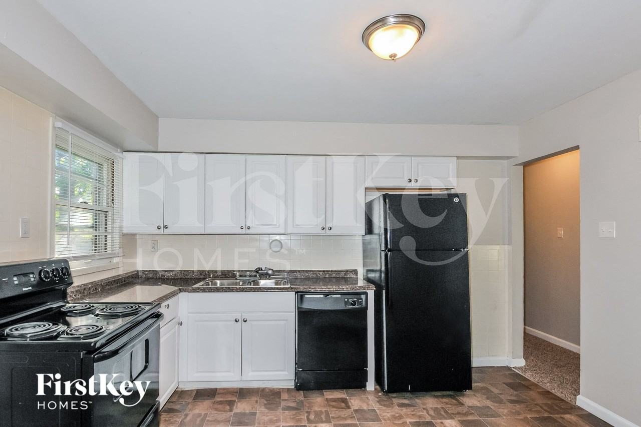 170 Saint Edward Ln - Photo 6 of 15