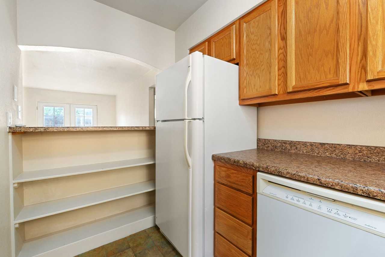 405 E Thunderbird Dr - Photo 3 of 11