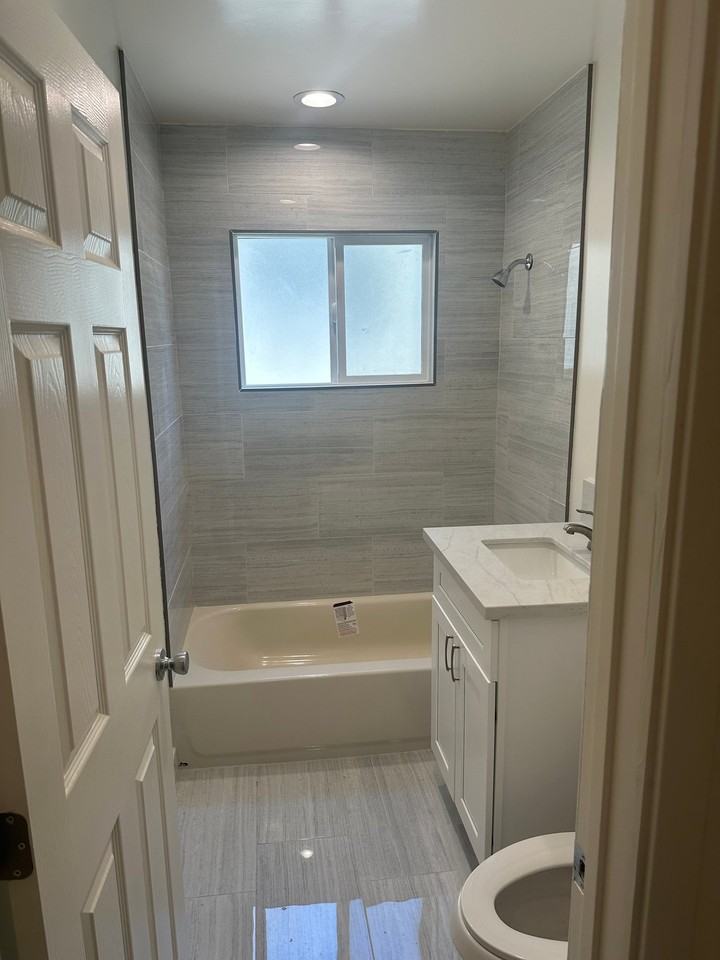 415 Loma Dr #L3 - Photo 4 of 17