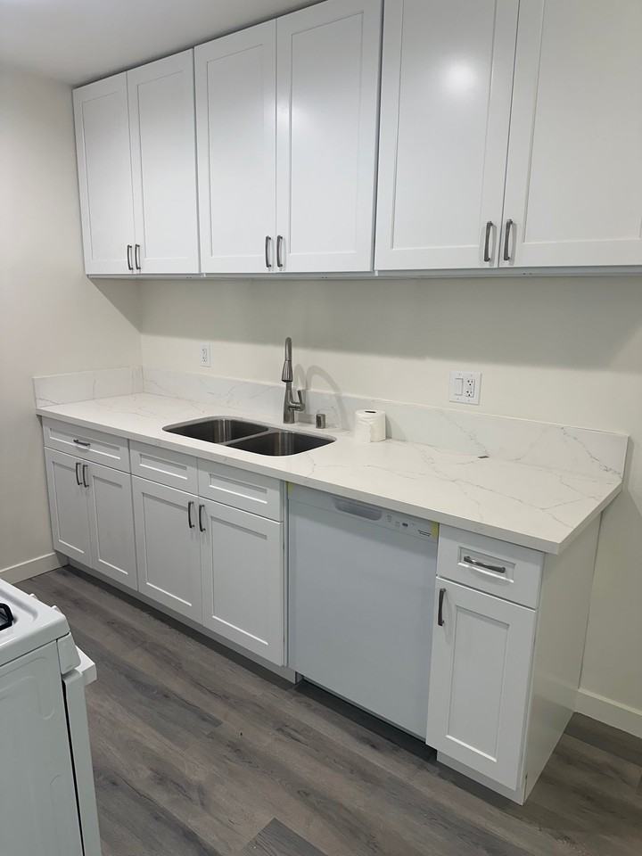 415 Loma Dr #L3 - Photo 2 of 17