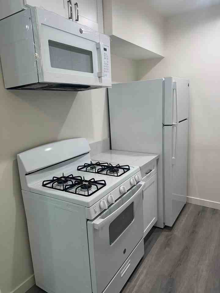 415 Loma Dr #L3 - Photo 3 of 17