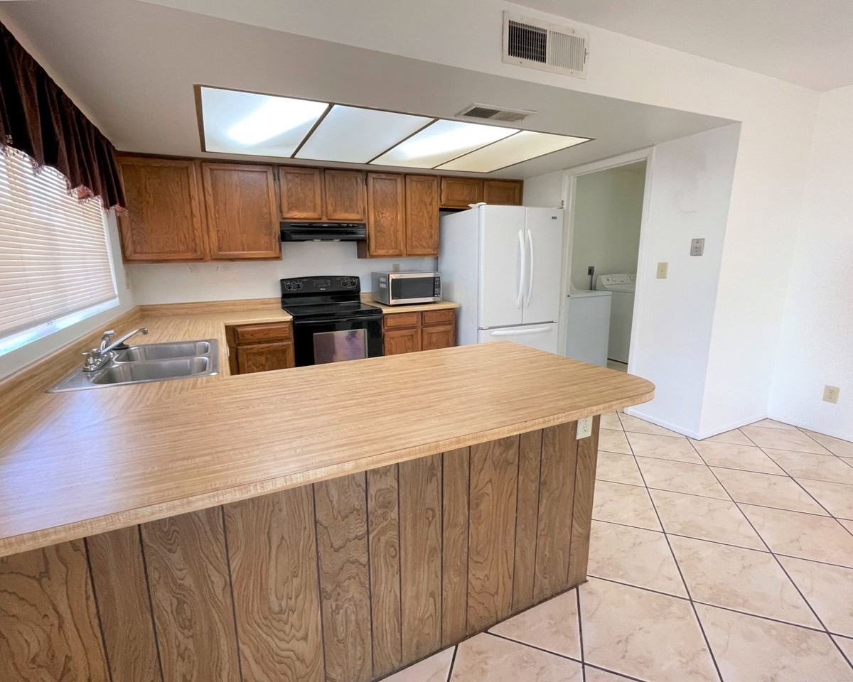 4746 W Aster Dr - Photo 4 of 25