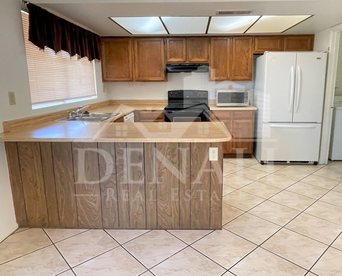 4746 W Aster Dr - Photo 5 of 25