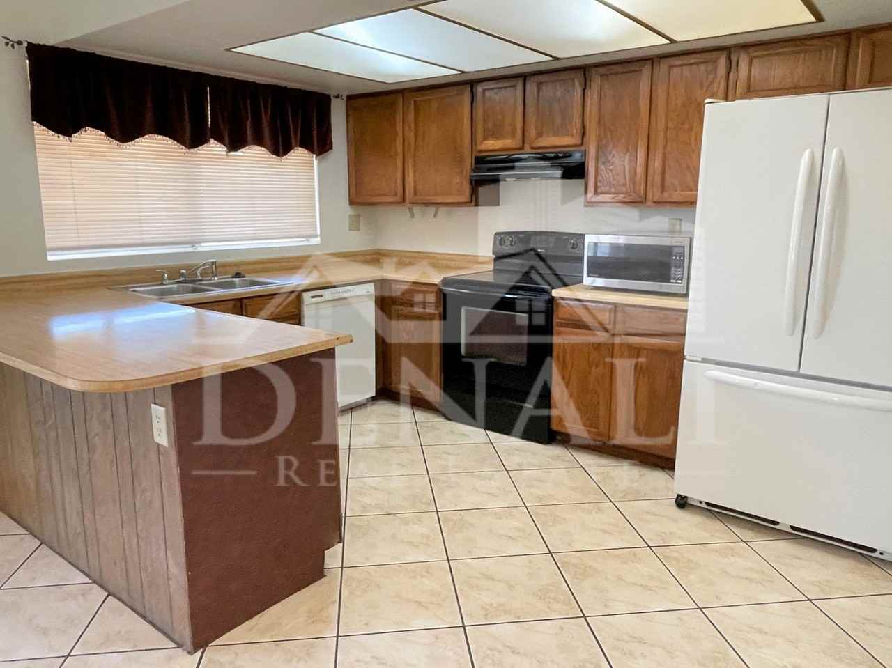 4746 W Aster Dr - Photo 6 of 25