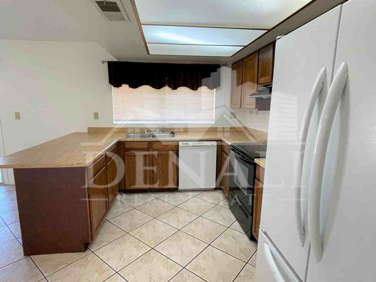 4746 W Aster Dr - Photo 7 of 25