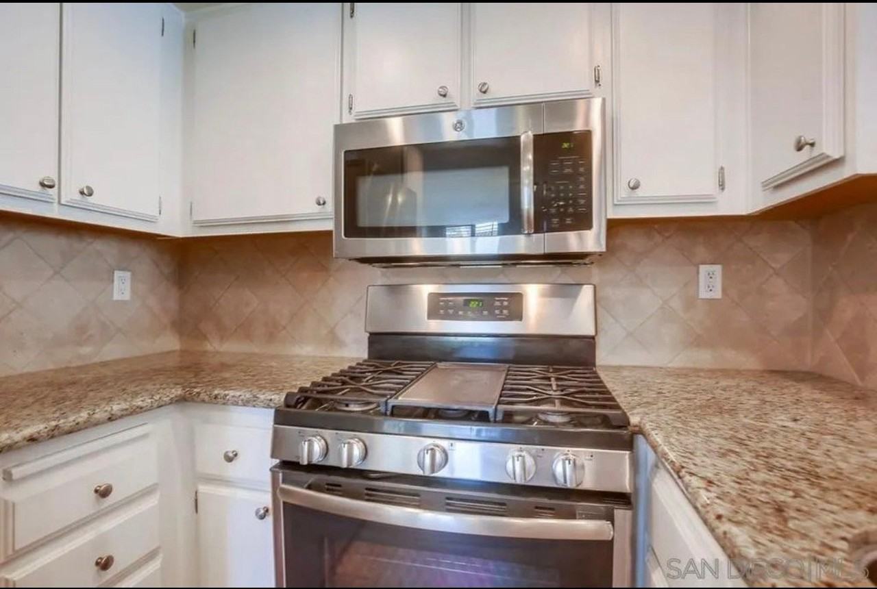 450 Stoney Point Way - Photo 5 of 37