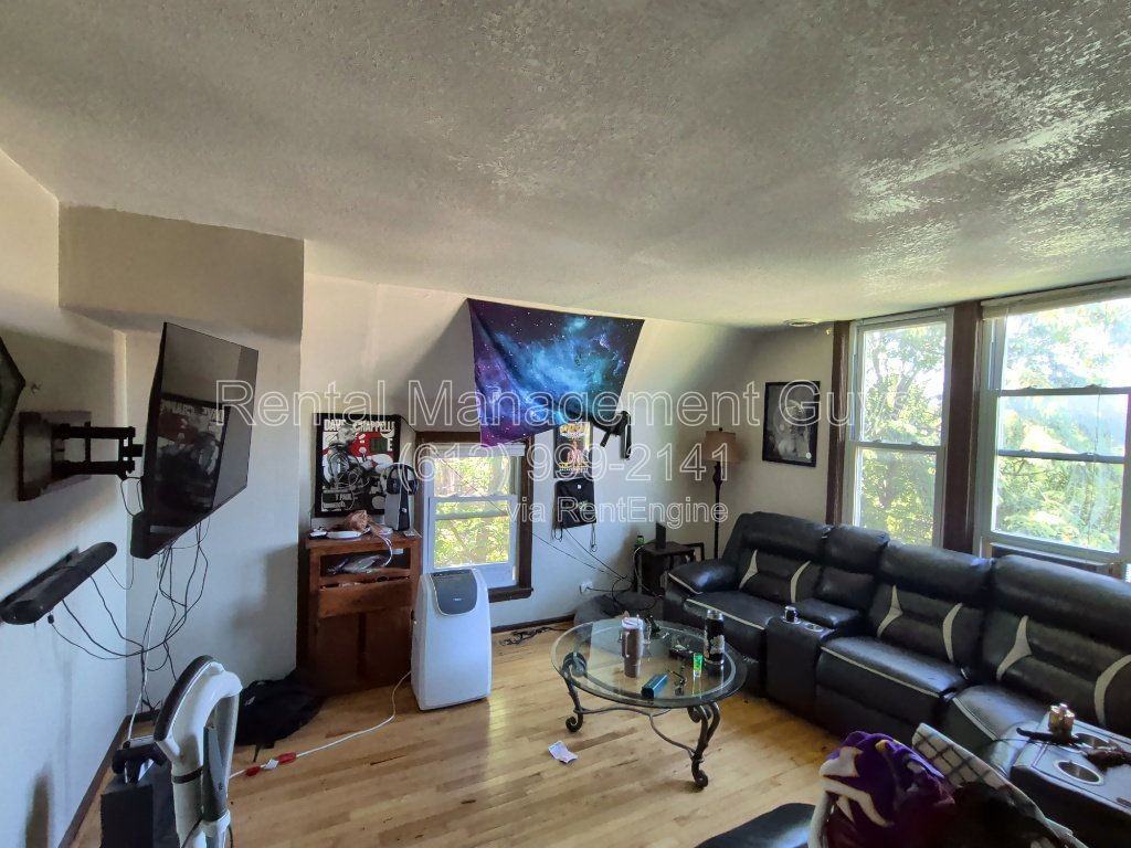 1938 Roblyn Ave #2 - Photo 2 of 2