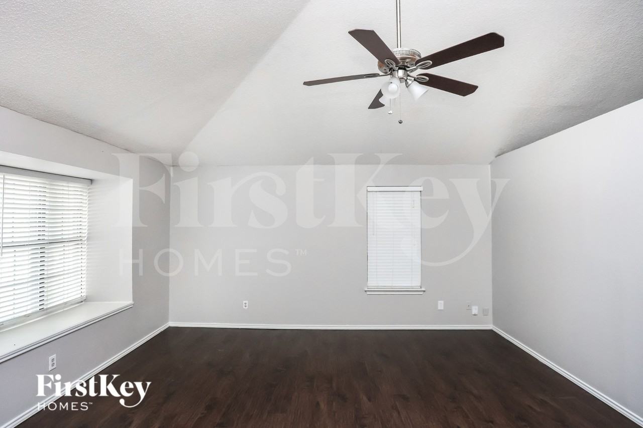 1317 Edelweiss Dr - Photo 2 of 17