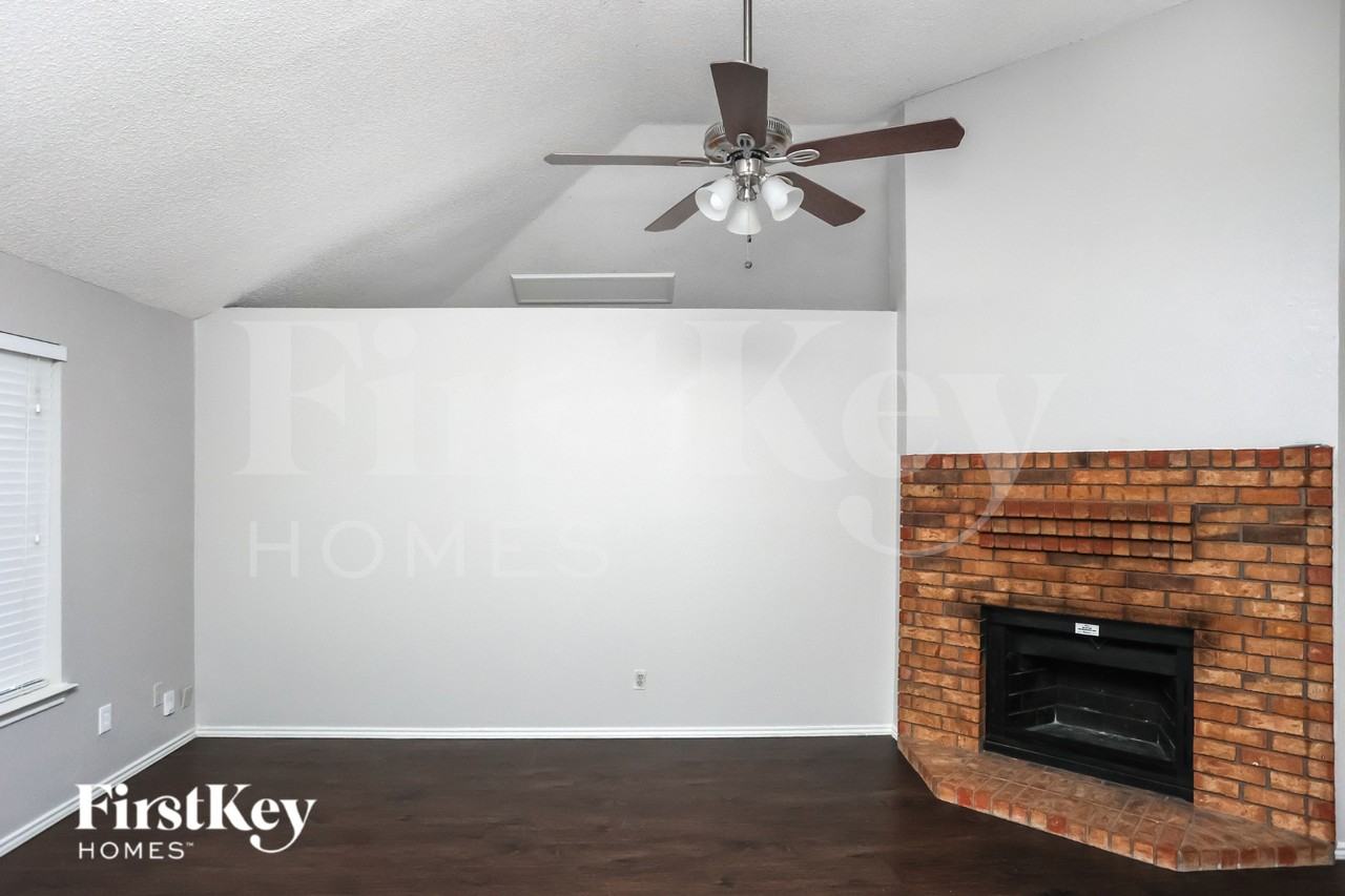 1317 Edelweiss Dr - Photo 3 of 17