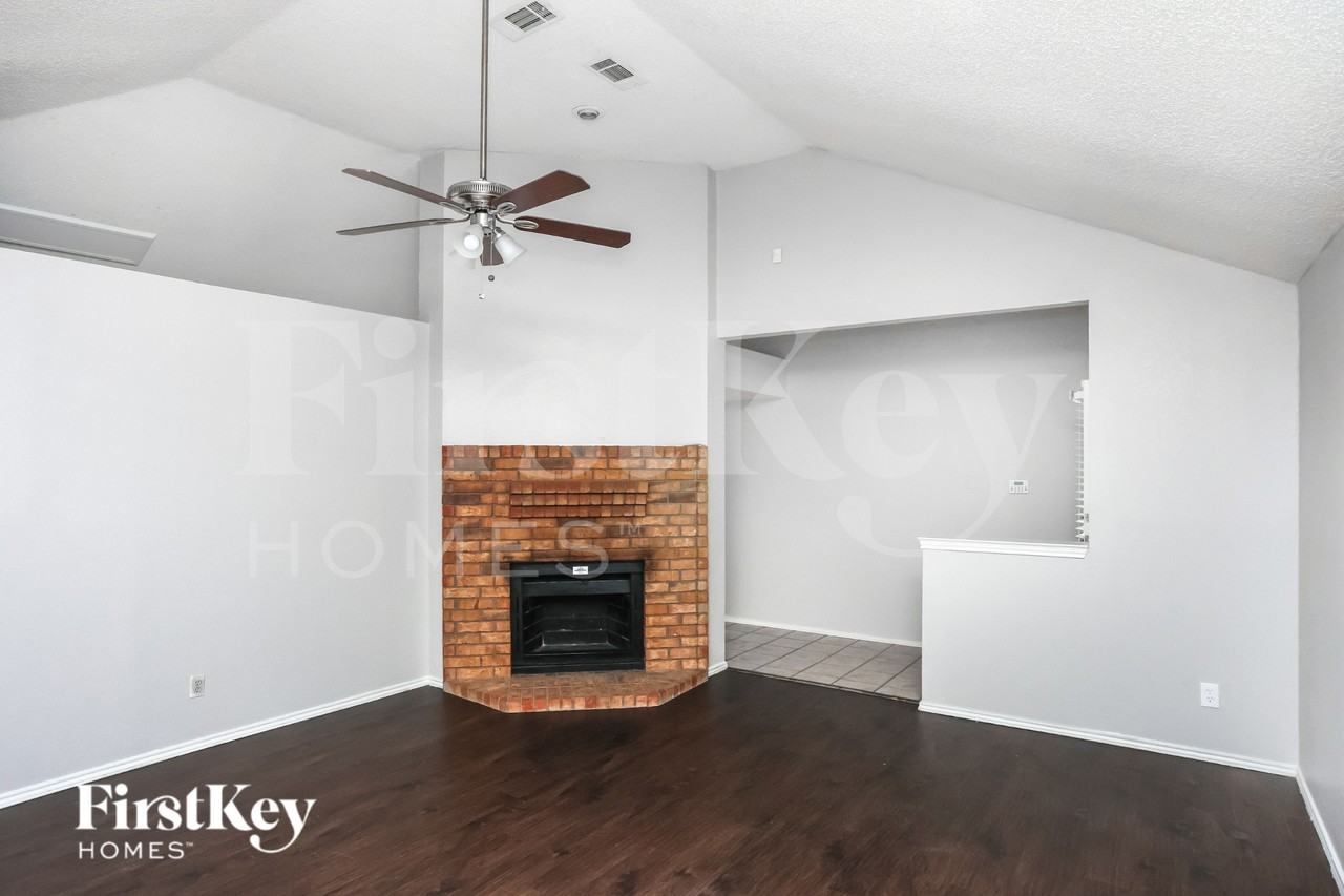 1317 Edelweiss Dr - Photo 4 of 17