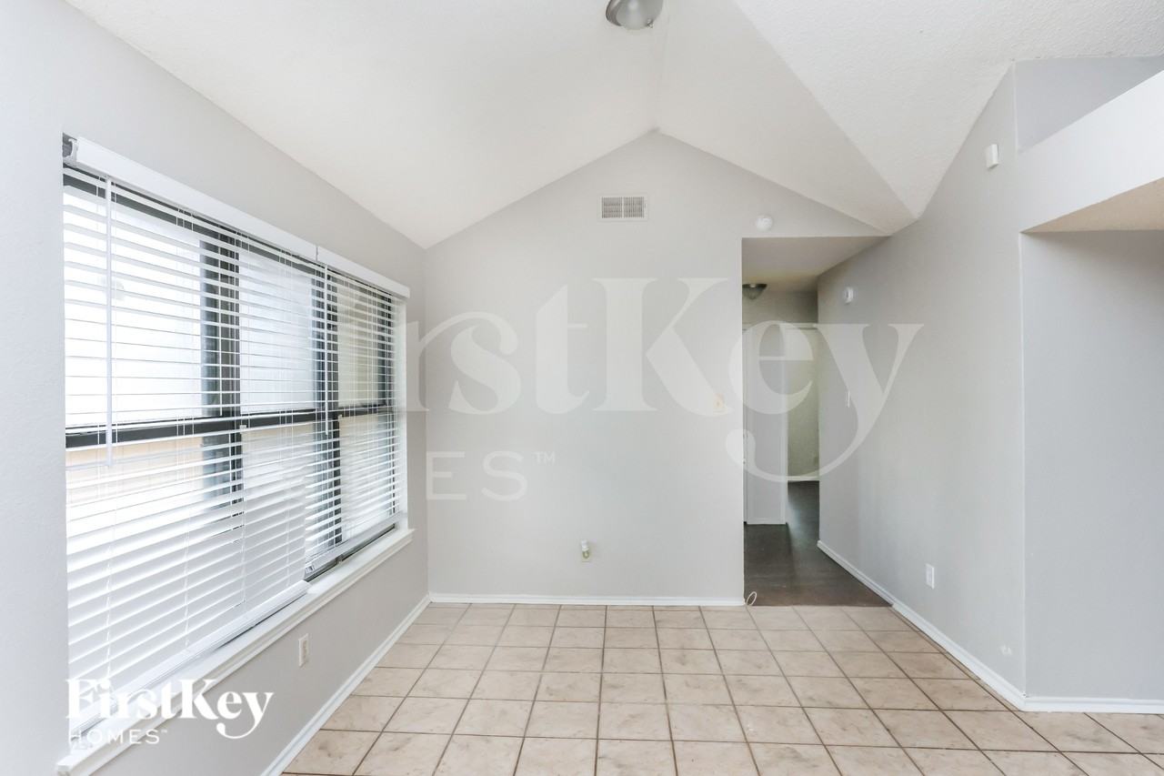 1317 Edelweiss Dr - Photo 5 of 17