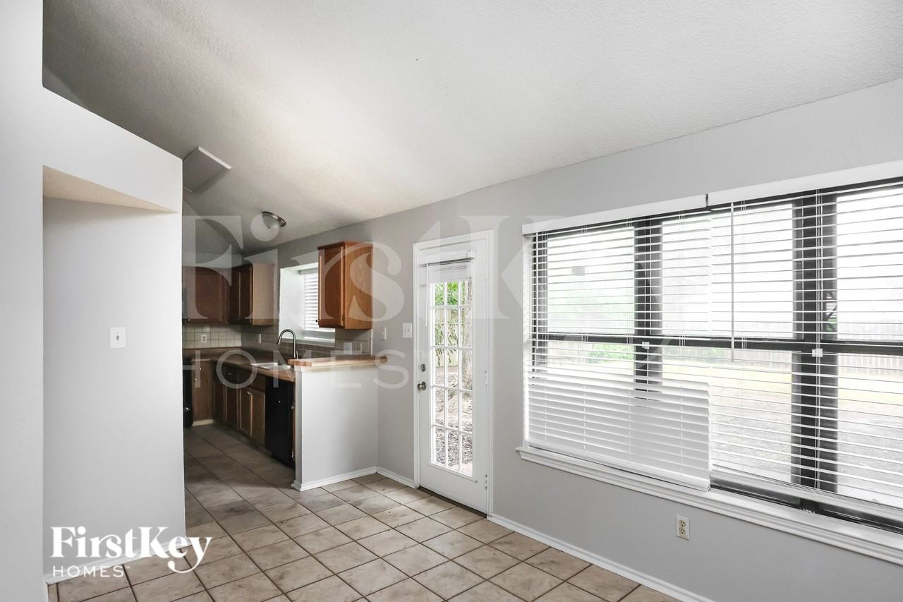 1317 Edelweiss Dr - Photo 6 of 17