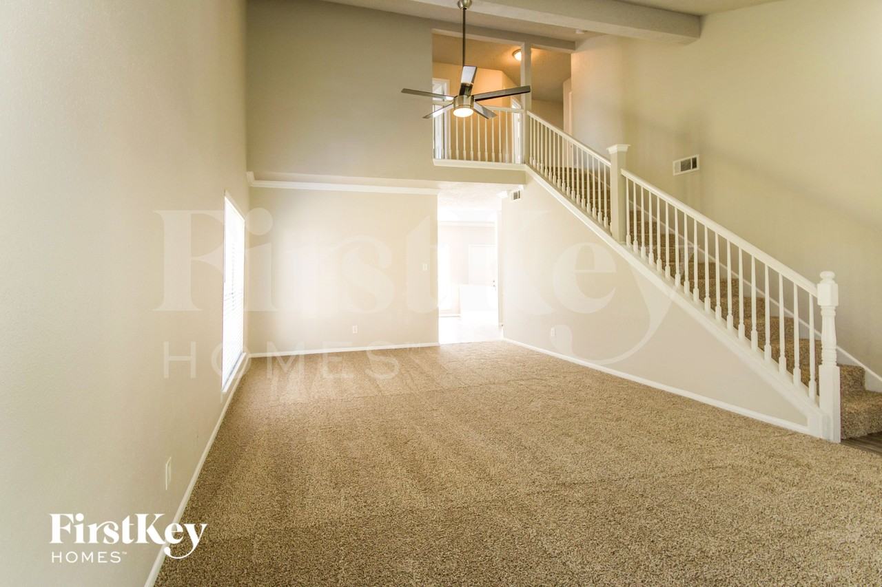1219 Catskill Dr - Photo 3 of 15