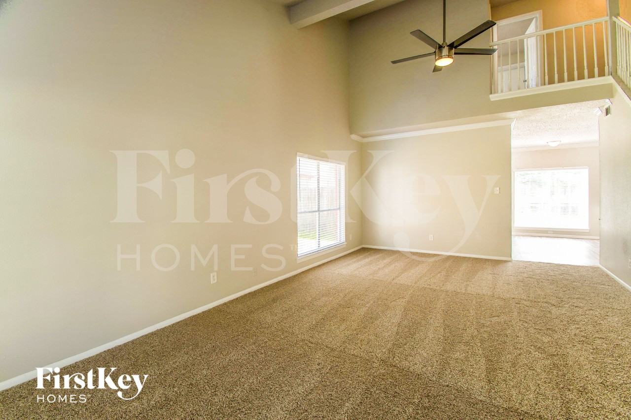 1219 Catskill Dr - Photo 4 of 15
