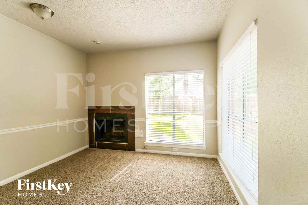 1219 Catskill Dr - Photo 6 of 15