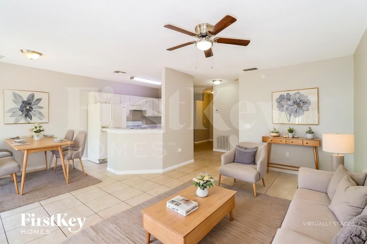 1163 Schumann Dr - Photo 4 of 20