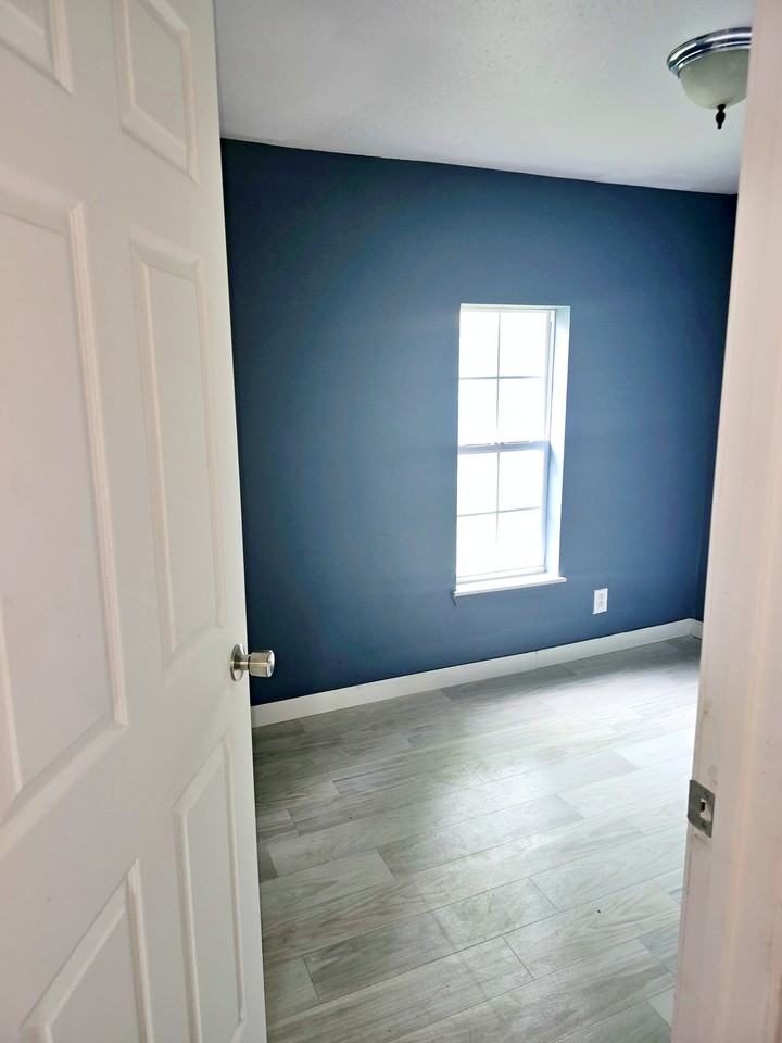 579 Main St - Photo 2 of 20