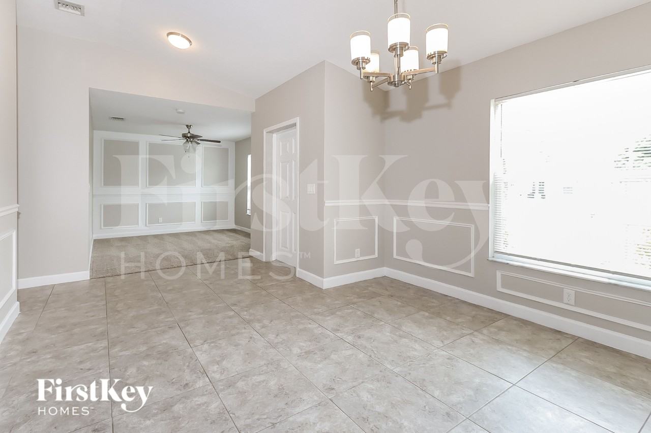 1061 Sw Dubois Ave - Photo 5 of 16