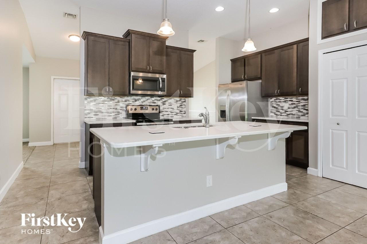 1061 Sw Dubois Ave - Photo 6 of 16