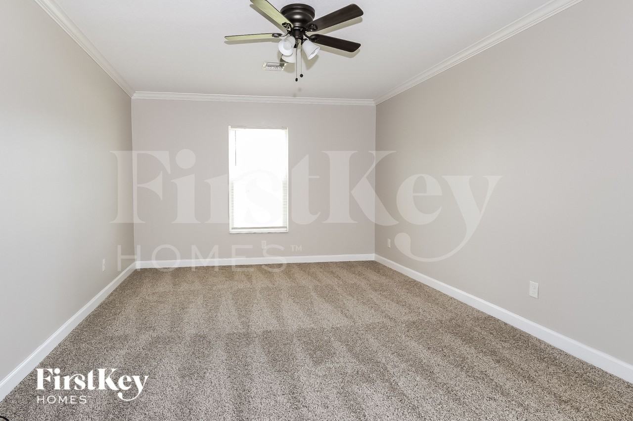 1061 Sw Dubois Ave - Photo 7 of 16