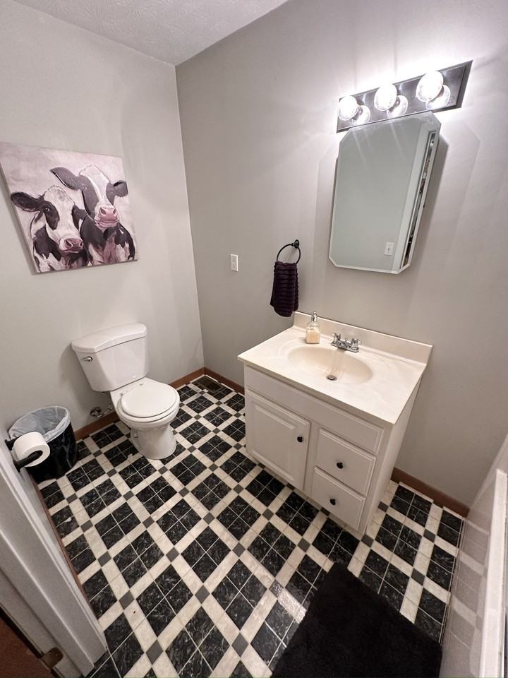 565 S 43rd St - Photo 3 of 15