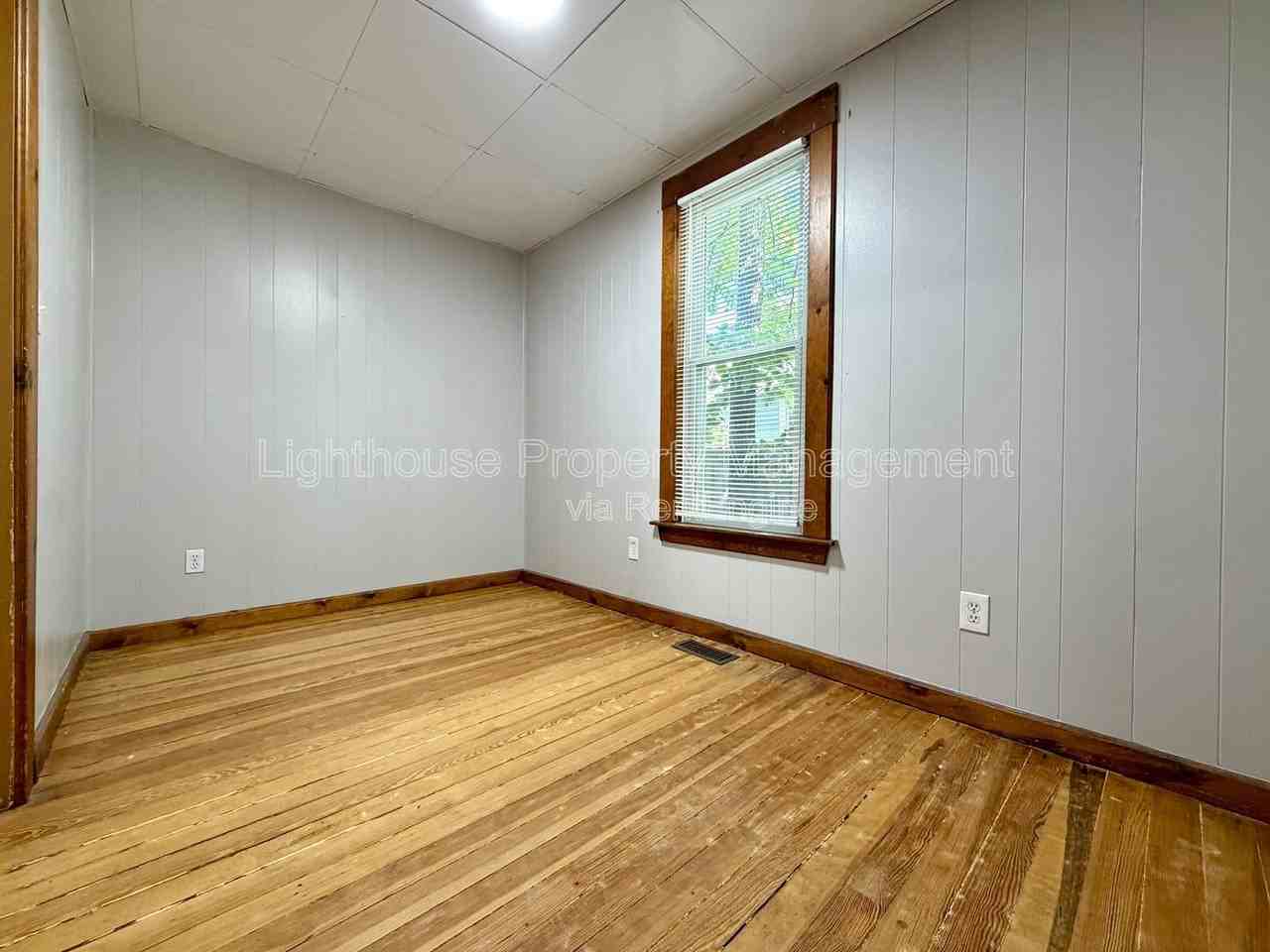 1732 7th St #1 - Photo 5 of 16