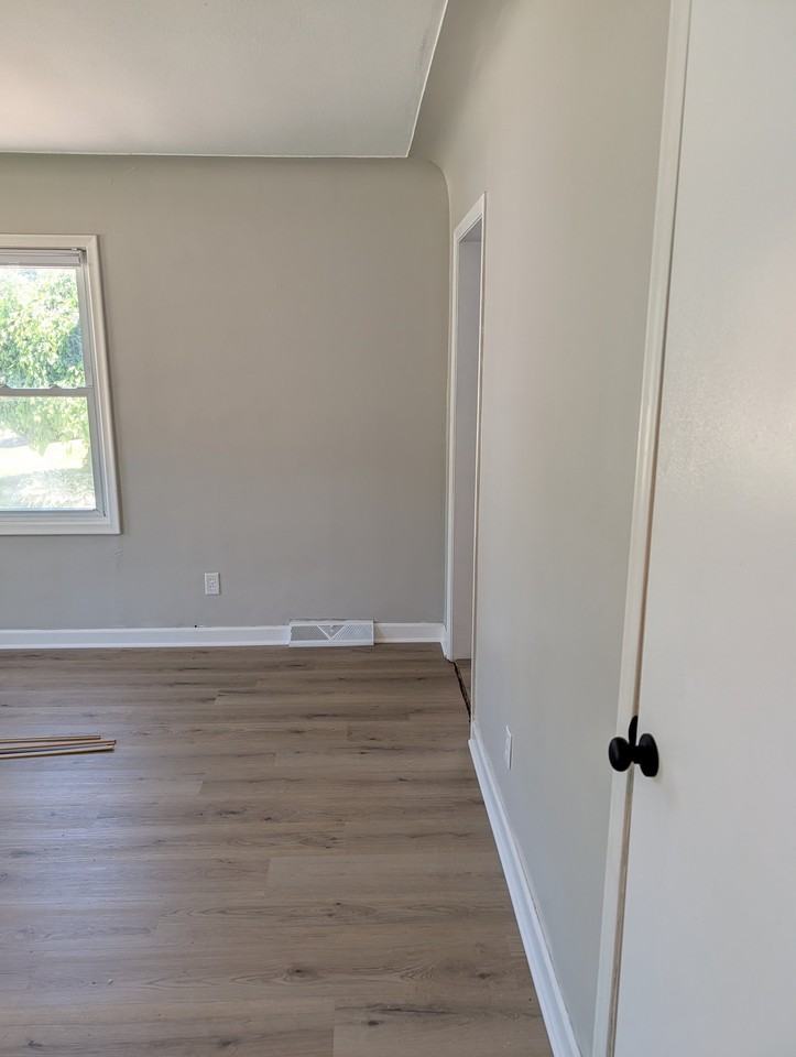 21712 Lakeview St - Photo 2 of 15